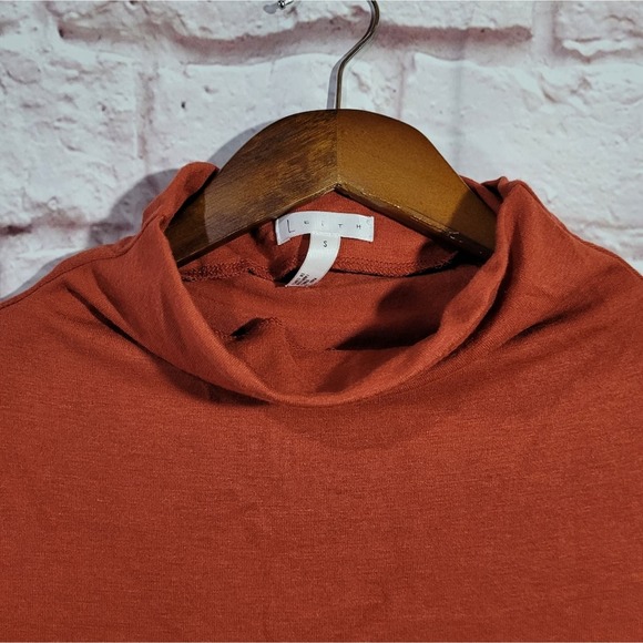 Leith Burnt Orange Sleeveless Shirred Mock Neck Blouse - Picture 4 of 9